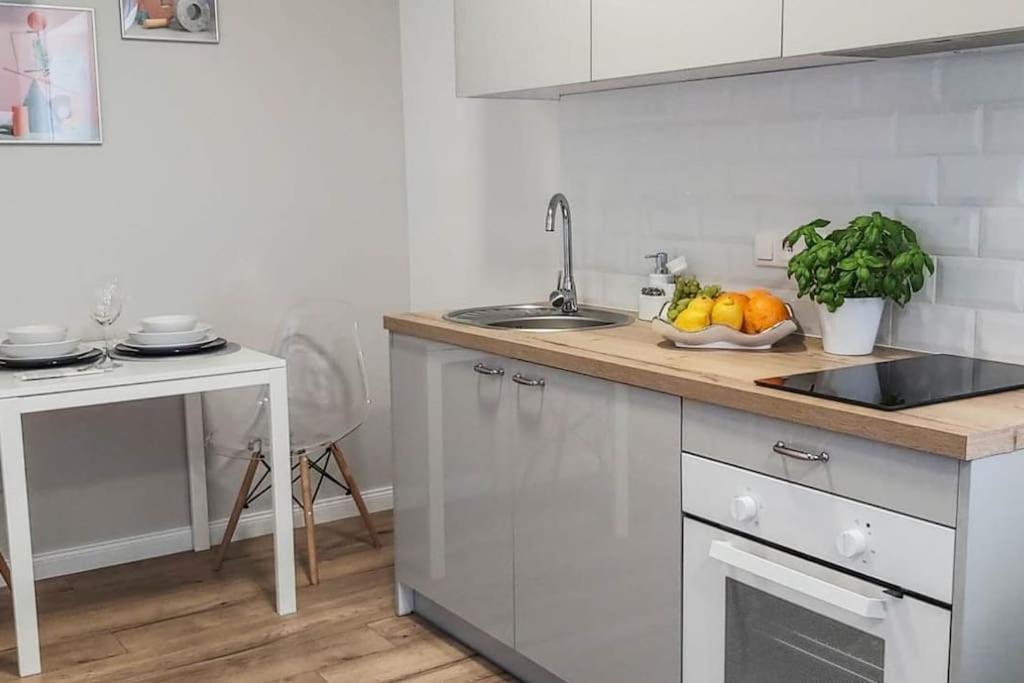Bezagenta Mozart6 Studio Easy Access To City Wifi Varsovia Exterior foto